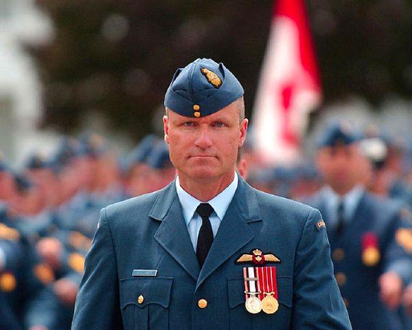 Herkesin beğenisini ve saygısını kazanan bir askeri pilot olmayı başaran Williams, işinde o kadar iyiydi ki Kraliçe II. Elizabeth, Kanada Genel Valisi ve hatta Kanada Başbakanı'nın dahi pilotluğunu yapıyor.
