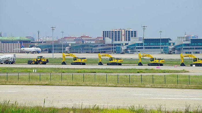 Rize Havalimanı Açılırken Atatürk Havalimanı'nın Pistlerinin Yıkımına Başlandı
