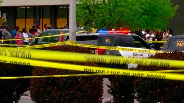 1. New York'un Buffalo kentinde bir markete silahlı saldırı düzenlendi. Polis çok sayıda kişinin vurulduğunu söylerken saldırganın gözaltına alındığı da belirtildi.
