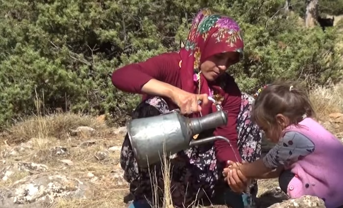 Keçi Çobanı Yörük Kadının Duygulandıran Hayatı: 'Olmayana Takılıp da Olanları da Kaybetmek İstemedim'