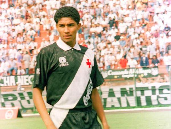 Gremio'da genç bir yıldız olarak Copa Libertadores'te 12 gol atarak Avrupa'nın ilgisini üzerine çeken Mario Jardel, dil sorunu yaşamayacağı Porto'ya transfer olarak futbol sahnesine adım attı.