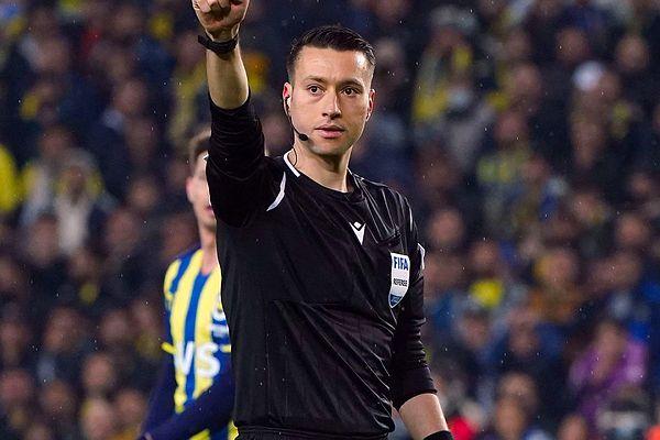Sezon boyunca verdiği tartışmalı kararlara ve 'Uluslararası Hakemler için 31. UEFA Giriş Kursu'nda geçemediği sınavlara rağmen Küçük, bu hafta sonu oynanan Samsunspor-İstanbulspor maçını yönetti.