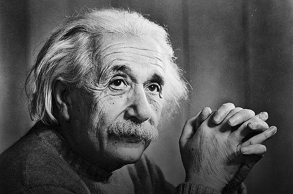 9. "Ben çok zeki değilim, sadece problemlerle daha uzun bir süre uğraşıyorum." -Albert Einstein
