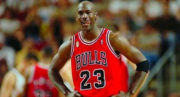 25. "Bazen işler istediğiniz gibi gitmeyebilir, ancak ne olursa olsun çabalamak zorundasınız." -Michael Jordan