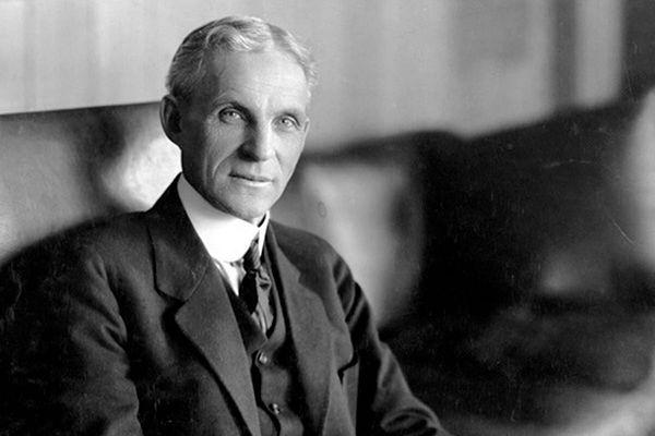 37. "Engeller, gözünüzü hedeften ayırdığınızda gördüğünüz korkunç şeylerdir." -Henry Ford