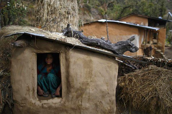 Nepal'in orta batısındaki kırsal ve kentsel alanlarda uygulanan "Chhaupadi" isimli bir gelenek var.