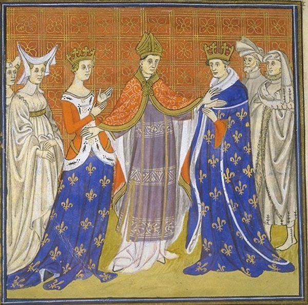 Tarihler 1313'ü gösterdiğinde İngiltere Kralı ile evlendiği için kraliçe olan Isabella, eşiyle beraber Fransa'ya ailesini ziyarete gelir ve genç kraliçe hem kardeşlerine hem de kardeşlerinin eşlerine özel işlemeli bir cüzdan hediye eder.
