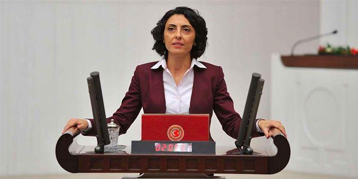 CHP'li Nurhayat Altaca, Aynur Doğan Konserinin İptalini 'Everyway That I Can' Söyleyerek Eleştirdi