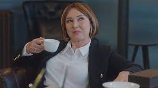 Müge Akyamaç Kimdir, Kaç Yaşında, Nereli? Müge Akyamaç Hangi Dizilerde ve Filmlerde Rol Aldı?