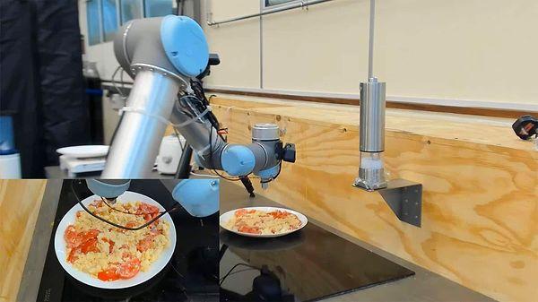 Cambridge'deki laboratuvarda bir tabak çırpılmış yumurta ve domatesin tuzlu ya da tuzsuz olduğunu algılayabilecek robotik bir sensör tasarladı.