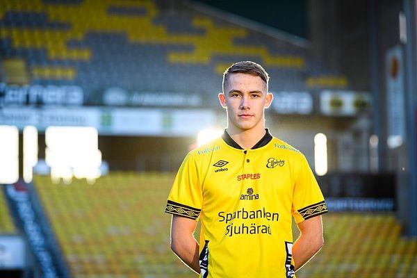 1. Beşiktaş, 19 yaşındaki İsveçli kanat Jacob Ondrejka için kulübü Elfsborg ile anlaşırken, transfer için oyuncunun ailesi ile görüşmeye başladı. (Sabah)