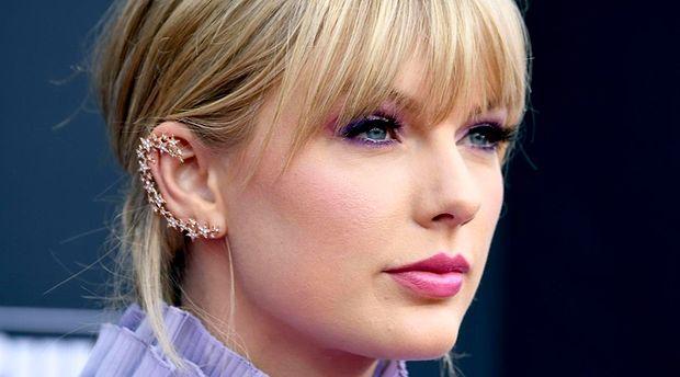 Taylor Swift Kimdir? Ünlü Şarkıcı Taylor Swift Kaç Yaşında, Nereli? Evli mi? Taylor Swift Albümleri Neler?