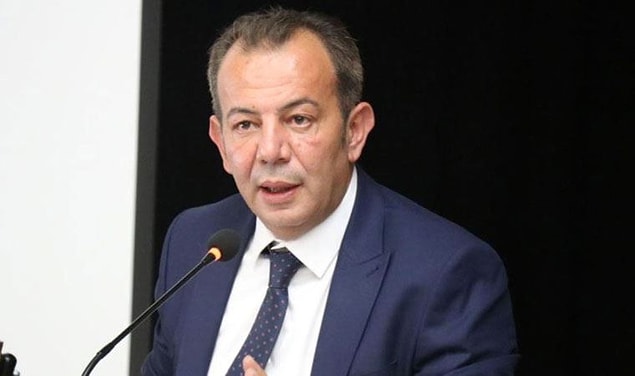 Ülkelerinde savaş nedeniyle Türkiye'ye gelen ve büyük çoğunluğu buraya yerleşen mülteciler hakkında sert tutumuyla bilinen Tanju Özcan, sürekli yaptığı olay yaratan açıklamalarıyla sıklıkla gündeme geliyor.