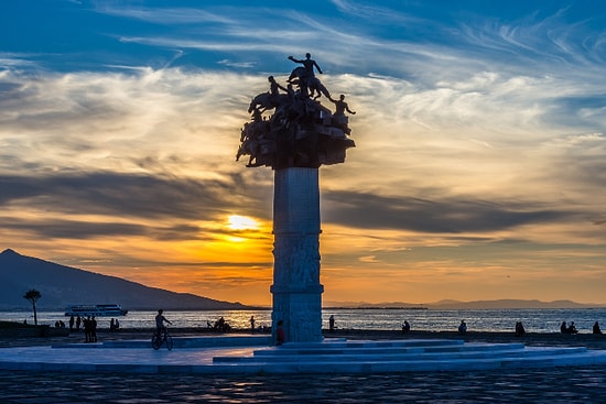 İzmir Fener Alayı Saat Kaçta? Kimin Konserleri Olacak?