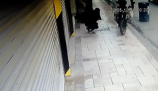 Kaldırımda Yürürken Başına Beton Parçası Düştü!