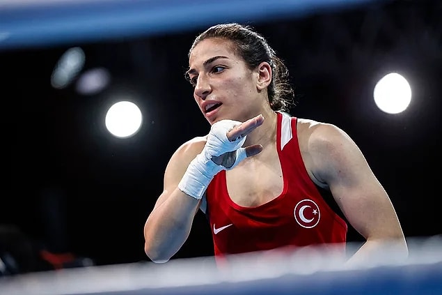 8. Milli boksör Ayşe Çağırır, Türkiye'nin ev sahipliğinde düzenlenen Dünya Kadınlar Boks Şampiyonası'nda altın madalya kazandı!