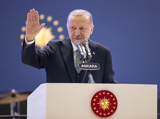 Erdoğan'dan Gençlere: 'Şartların Zorluğuna Aldanmayın, Engellerden Korkmayın'