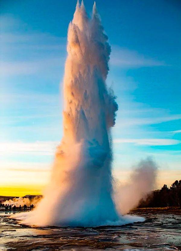 12. Yellowstone dev bir volkandır. Eğer patlarsa, dünyanın sonunu getirebilir.