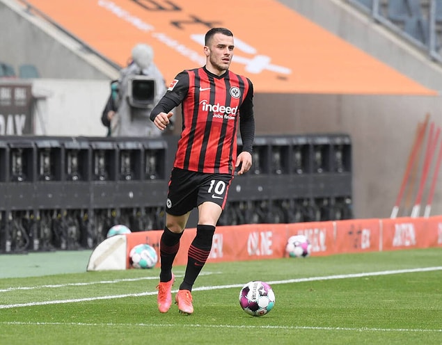Tabii bu olaydan sonra Kostic büyük bir hayal kırıklılğı yaşadı ve sezon başında Frankfurt için oynamak istemedi. Bir süre futboldan uzak kaldı.