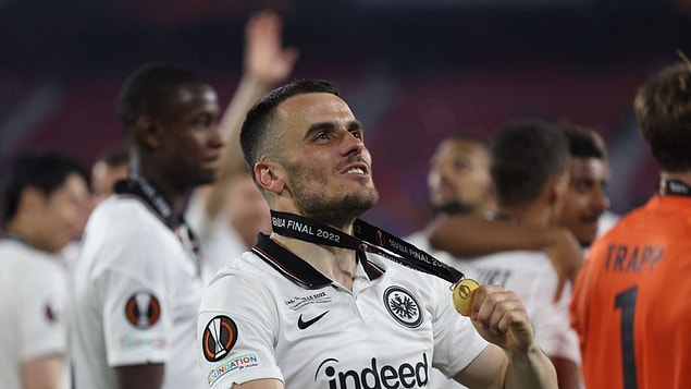Ama sonrasında buzlar eridi, yeniden motive oldu ve UEFA Avrupa Ligi şampiyonu olan Eintracht Frankfurt'un en etkili isimlerinden biri oldu.