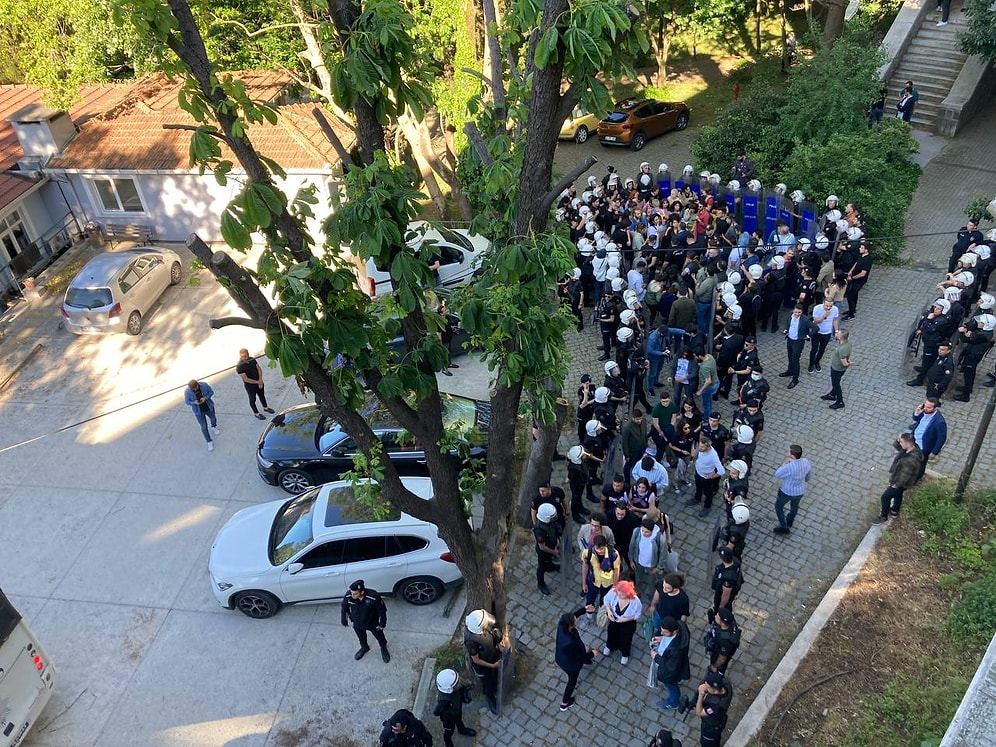 Boğaziçi Üniversitesi'ndeki Yürüyüşe Polis Müdahalesi: Gözaltılar Var