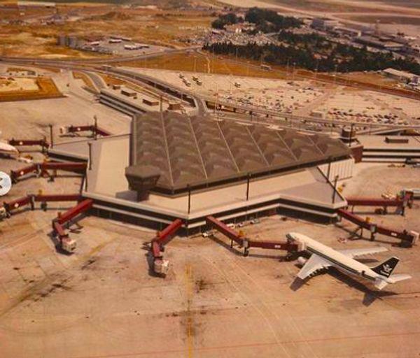2015 yılı verilerine göre dünyanın en yoğun 11. yolcu trafiğinin olduğu havalimanı olan Atatürk Havalimanı,