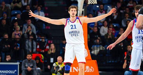 Başarılı Basketbolcu Tibor Pleiss Kimdir, Hangi Takımda Oynuyor?