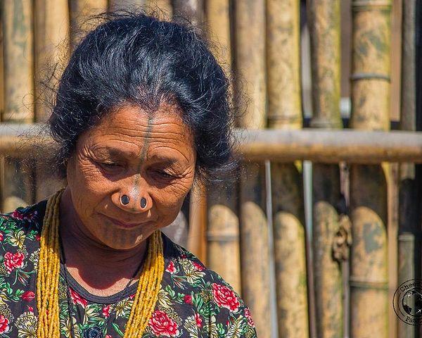 Apatani kabilesinin en ilginç özellikleri ise bilerek kadınlarını çirkinleştirmesi!