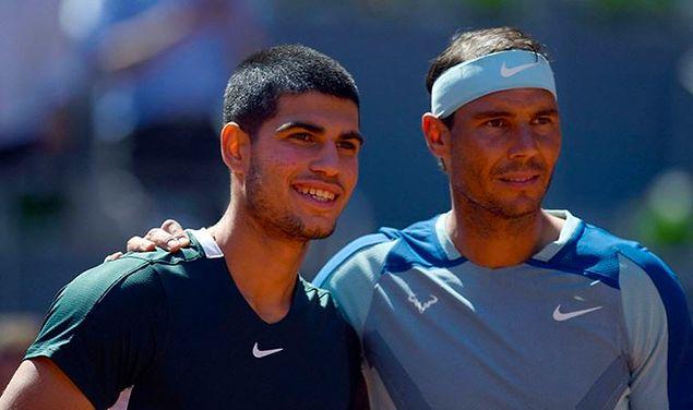 Tek erkeklerde kazandığı 13 şampiyonlukla turnuva tarihinin en başarılı ismi Rafael Nadal ile geçen yıl da dahil 2 kupası bulunan Novak Djokovic arasında geçmesi beklenen şampiyonluk hesaplarına, son aylardaki formuyla herkesin dikkatini üzerine çeken Carlos Alcaraz da dahil oldu.