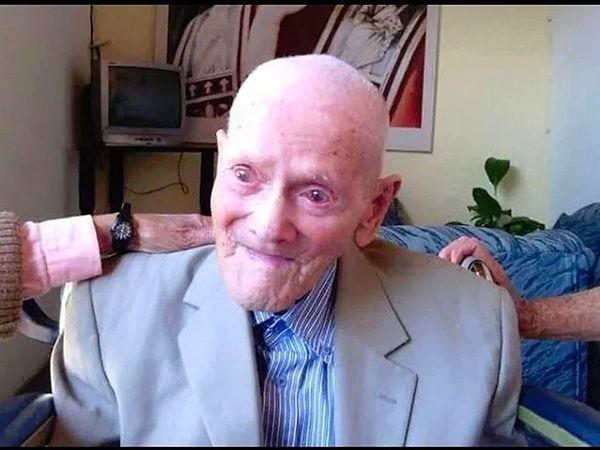 1. Venezuella'da 113 yıl yaşayan adam, dünyanın en yaşlı adamı olduğu için Guinnes Rekorlar Kitabı'na giriyor.