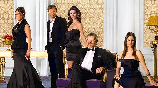 2008-2010 yılları arasında Kanal D'de yayınlanan efsane dizi Aşk-ı Memnu, sadece o döneme değil bundan sonra gelecek tüm dönemlere de damgasını vuran ikonik bir dizi haline geldi.