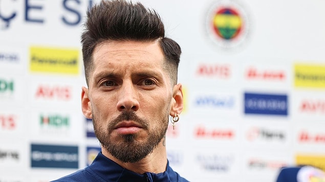 3. Ligin tamamlanmasıyla Fenerbahçe'ye veda eden Jose Sosa futbola başladığı Estudiantes’e geri dönüyor.