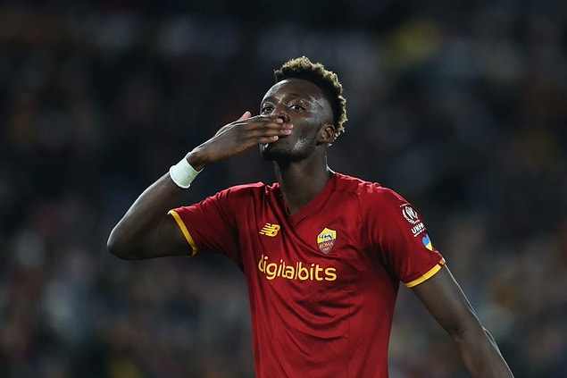 6. Arsenal patronu Mikel Arteta, Roma forması giyen Tammy Abraham için hamle yapmayı düşünüyor. (The Sun)