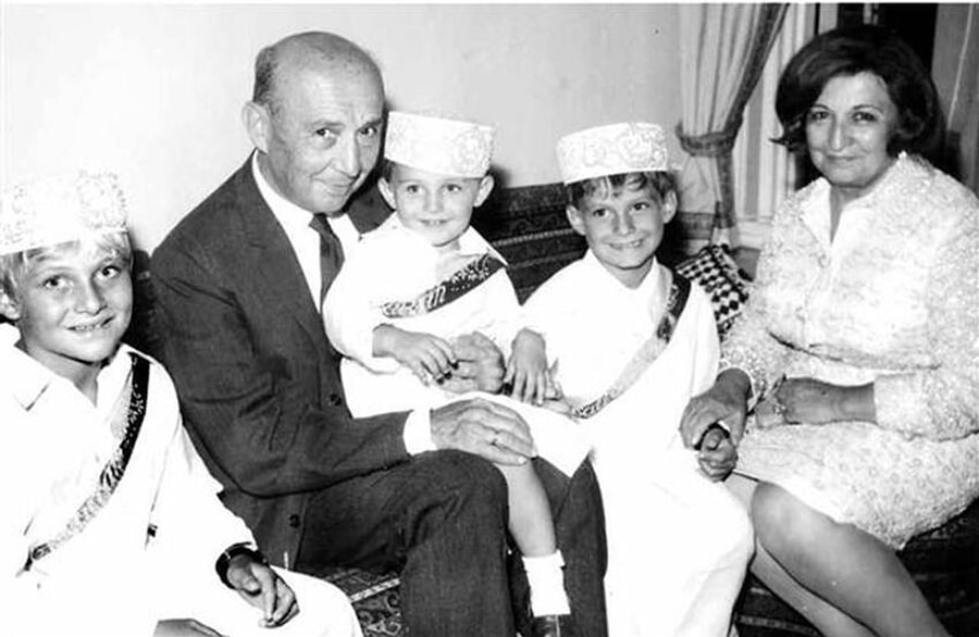 Vehbi Koç Kimdir, Nereli, Eşi ve Çocukları Kim? Vehbi Koç'un Eğitim ...