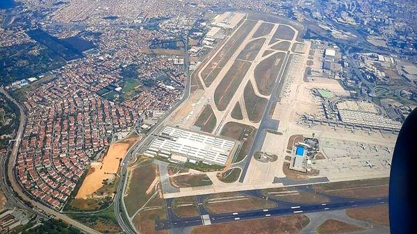 "Atatürk Havalimanı'nın 2 pisti neden açık tutuluyor?"