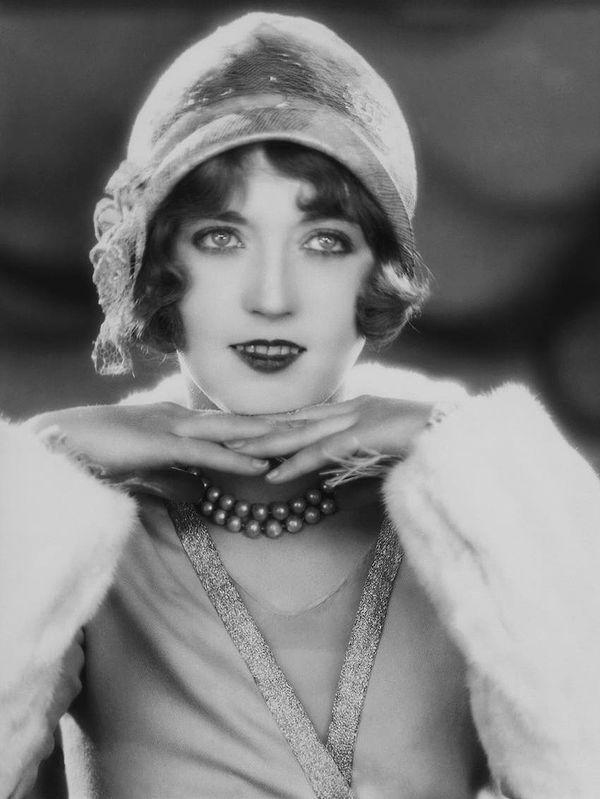 1900'lerin başında sinema sektörünün ilk adımlarının atıldığı Hollywood, aslında fotoğraflarda gülümsememizin yegane sebebi!