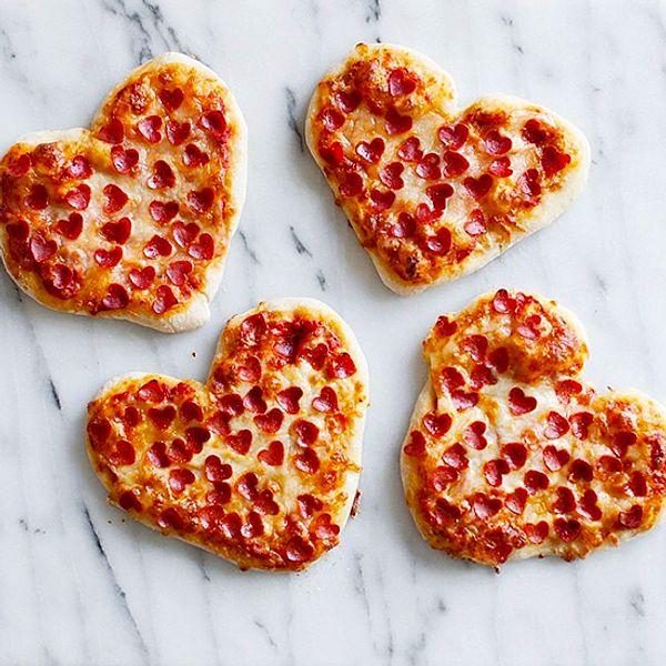 Kalp Şeklinde Pizza Tarifi