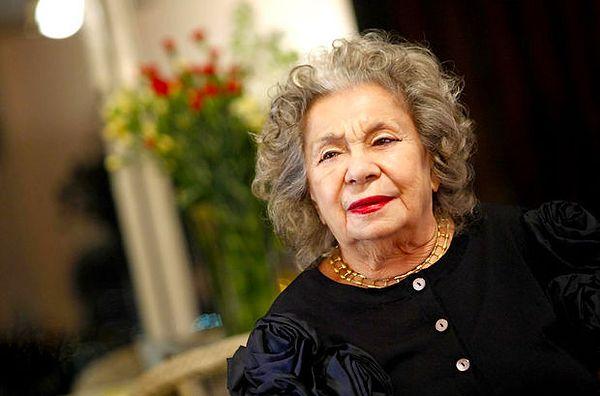Fatma Fikret Şeneş; 1921 yılında İstanbul'da doğar ve şarkı sözü yazan ilk Türk kadını olur. Türk popunda biçok meşhur şarkının söz yazarıdır. 2015 yılında Alzheimer tedavisi gördüğü sırada vefat eder.
