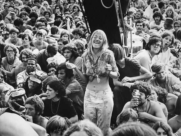 1969'da Woodstock'ta kaç kişinin olduğuna dair senden bir tahmin alsak?