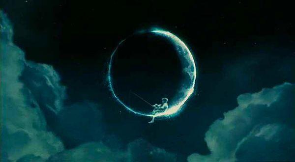 5. The Ring filminin en başında, Dreamworks logosu kısacık bir süreliğine halkaya dönüyor.