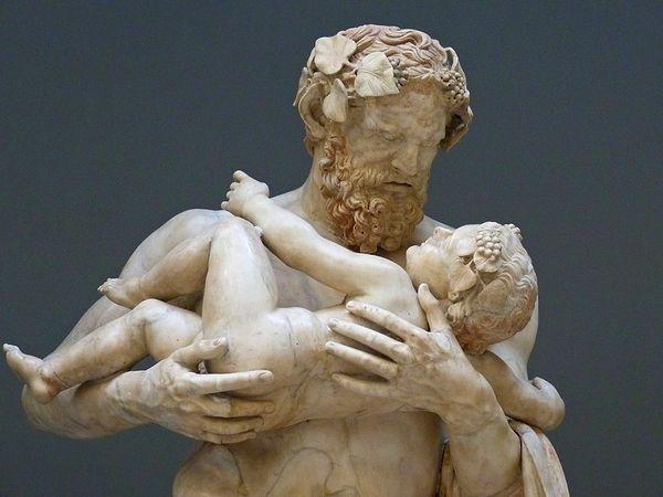 11. Antik Roma'da bir babanın yasal olarak ailesinden herhangi birini öldürme hakkı vardı.