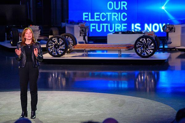 2. General Motors CEO'su Mary Barra