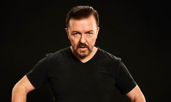 Stand-up'ın sonuna gelirken, Gervais trans haklarını desteklediğini söyledi.