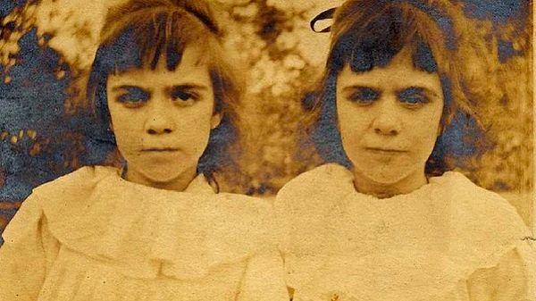 11 yaşındaki Joanna ve 6 yaşındaki kız kardeşi Jacqueline 5 Mayıs 1957 yılında bir araba kazasında hayatını kaybetti.