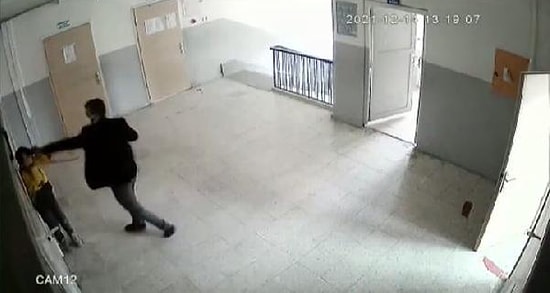 Meslekten Atılan O Öğretmen, Bu Kez de Çocuğun Babasıyla Kavga Etti