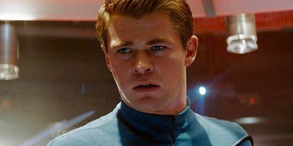 Hemsworth'ün ilk beyaz perde tecrübesi, J.J. Abrams'ın imzasını taşıyan 2009 yapımı Star Trek oldu.
