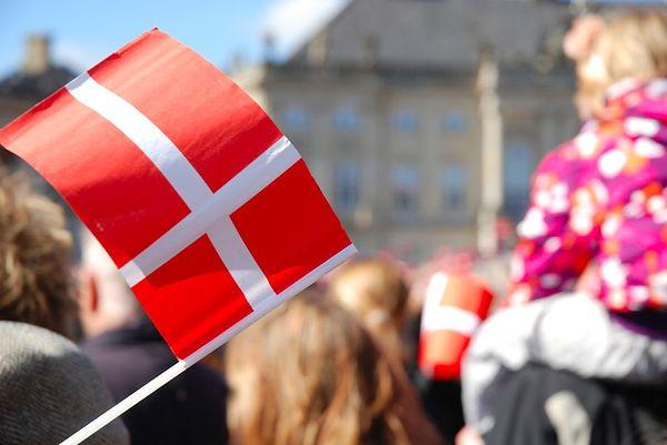 9. Danimarka bayrağı dünyanın en eski devlet bayrağıdır.