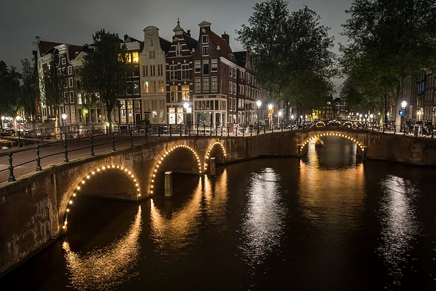 2. Il y a 1200 ponts rien qu'à Amsterdam.