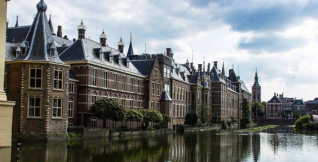 15. La Haye est connue comme une ville internationale de justice et de paix.