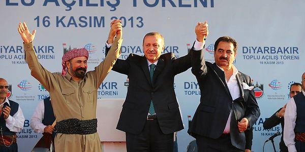Doğan'ın Öcalan posteri ve "Öcalan'a özgürlük" pankartlarının yer aldığı sahneye çıktığı o yıllarda AKP hükümeti "çözüm süreci" adı verilen politikayı yürütüyordu.